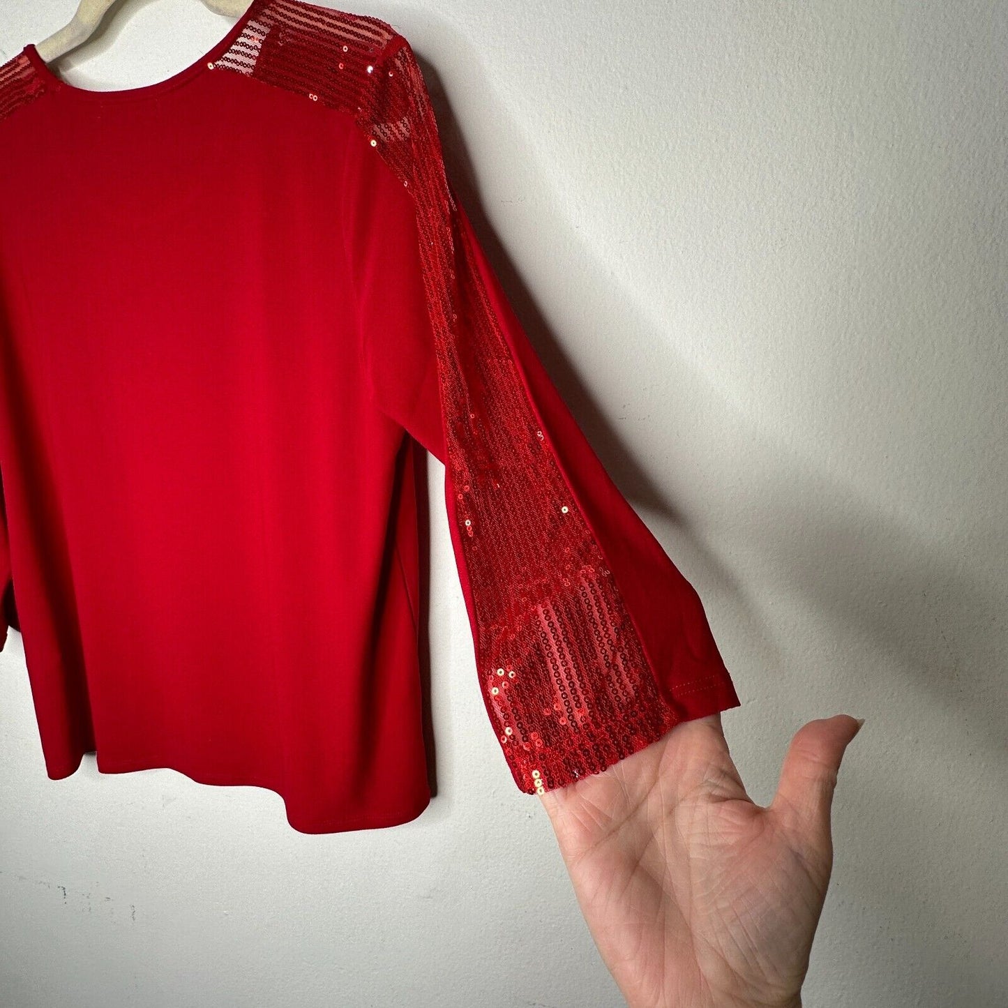 89th + Madison Deep Red Round Neck 3/4 Sequin Sleeve Pullover Blouse Petit L